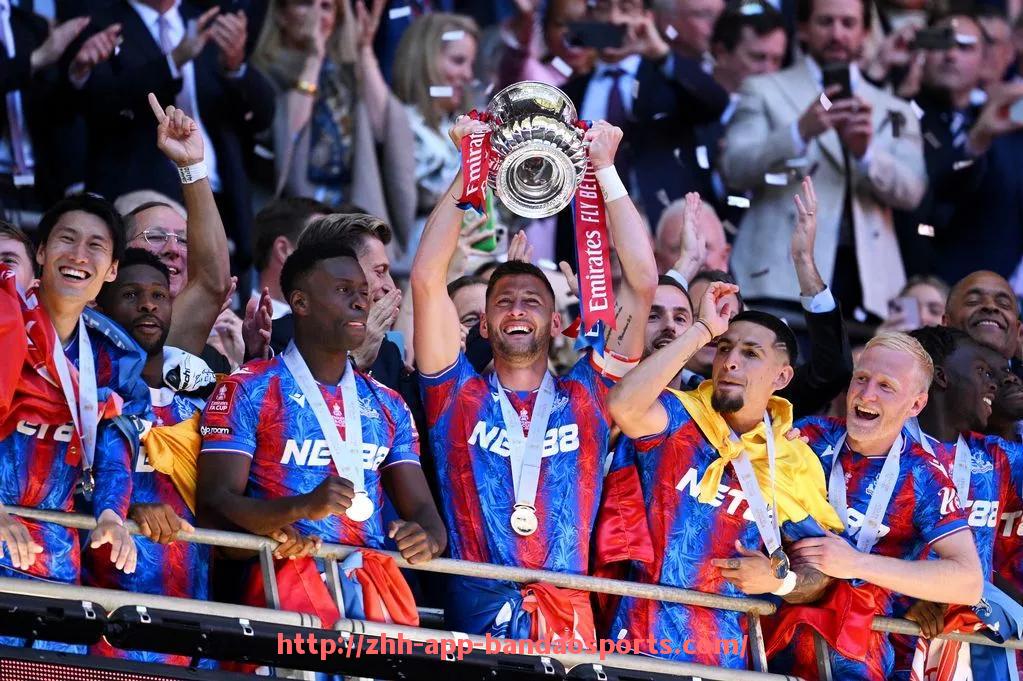 半岛体育app-英超球员泰国招妓事件回顾及社会反响